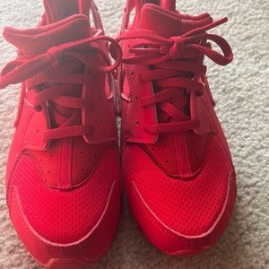 Boys’/Girls’ Grade School Nike Huarache Run (Worn Once) Color: Red; Size 3Y